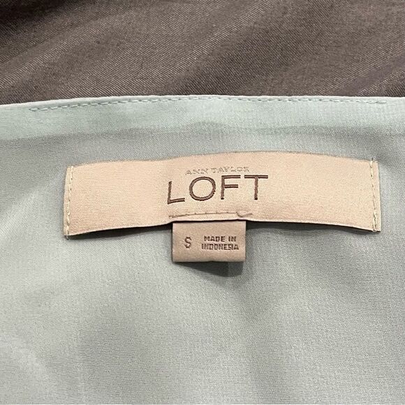 Ann Taylor Loft Light Blue Chiffon V-Neck Racerback Layering Tank Top Size Small - Picture 6 of 9